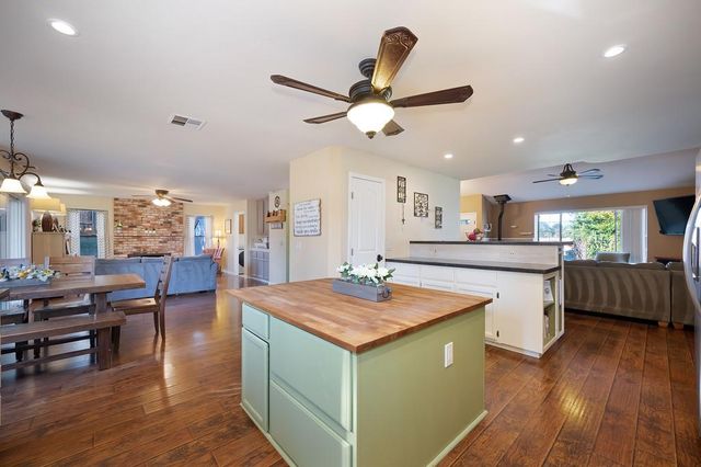 2836 Clemson Dr, Cameron Park, CA 95682