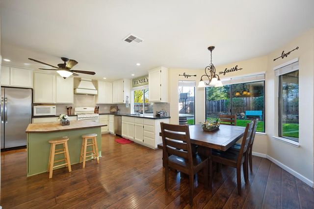 2836 Clemson Dr, Cameron Park, CA 95682