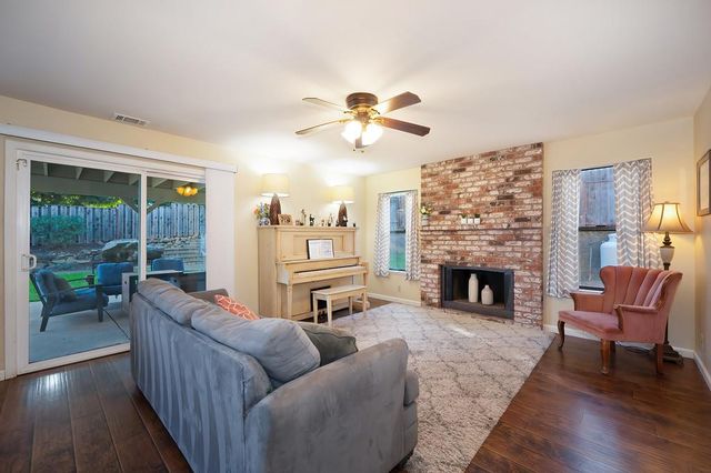 2836 Clemson Dr, Cameron Park, CA 95682