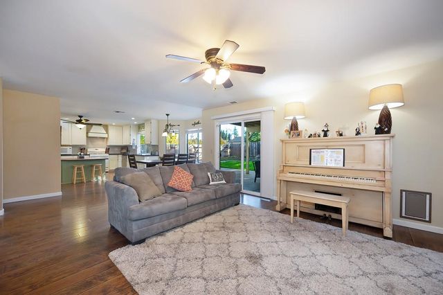 2836 Clemson Dr, Cameron Park, CA 95682