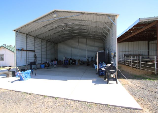 10137 Pioneer Ave, Oakdale, CA 95361