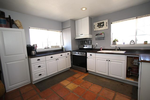 10137 Pioneer Ave, Oakdale, CA 95361