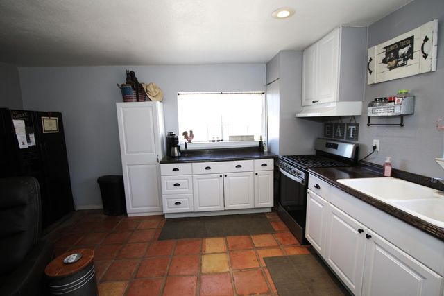 10137 Pioneer Ave, Oakdale, CA 95361