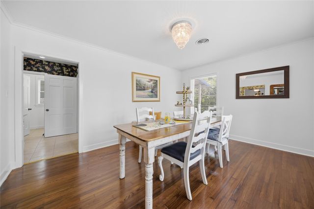407 W Alamo Street, Brenham, TX 77833