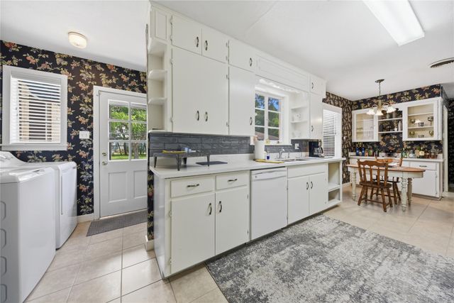 407 W Alamo Street, Brenham, TX 77833