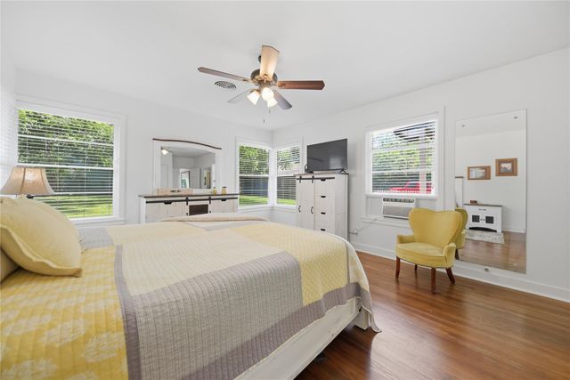 407 W Alamo Street, Brenham, TX 77833