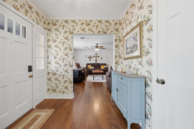 407 W Alamo Street, Brenham, TX 77833