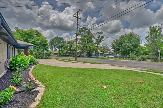 407 W Alamo Street, Brenham, TX 77833