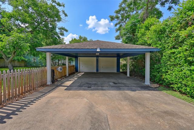 407 W Alamo Street, Brenham, TX 77833