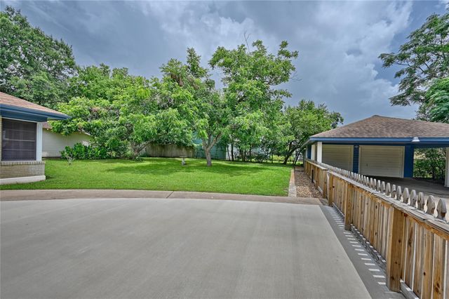 407 W Alamo Street, Brenham, TX 77833