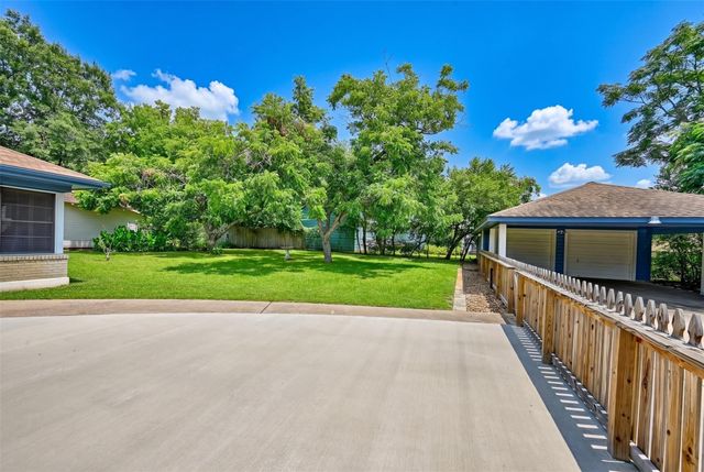 407 W Alamo Street, Brenham, TX 77833