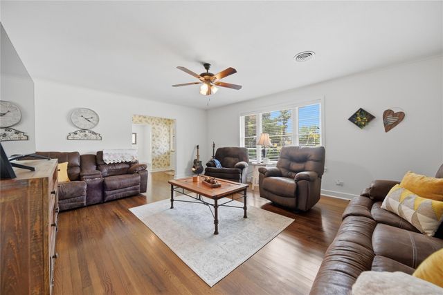 407 W Alamo Street, Brenham, TX 77833