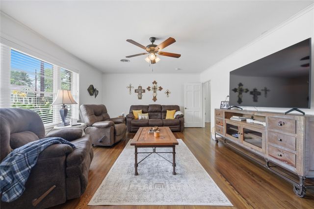 407 W Alamo Street, Brenham, TX 77833