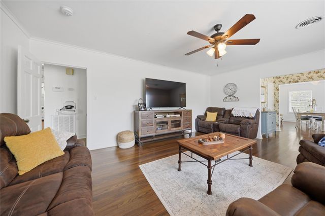407 W Alamo Street, Brenham, TX 77833