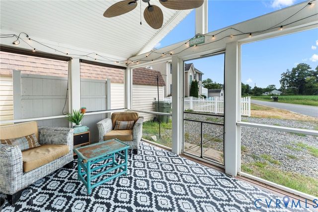 110 Hampton Rd, Dunnsville, VA 22454