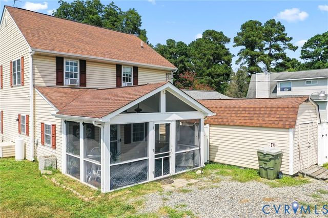 110 Hampton Rd, Dunnsville, VA 22454