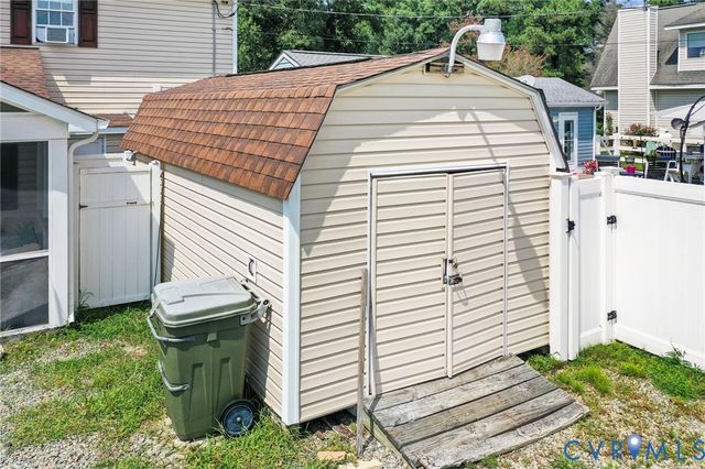 110 Hampton Rd, Dunnsville, VA 22454