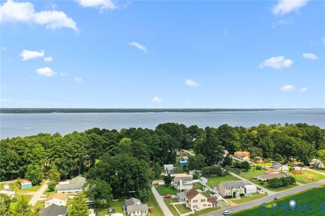 110 Hampton Rd, Dunnsville, VA 22454