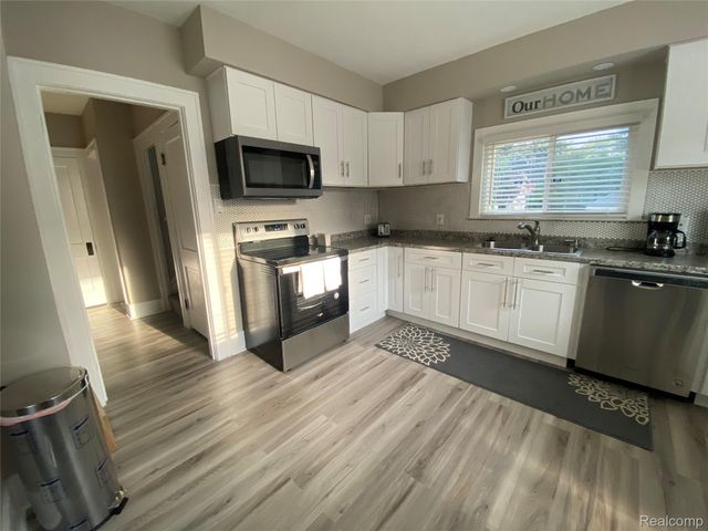 15551 N Park Avenue, Eastpointe, MI 48021