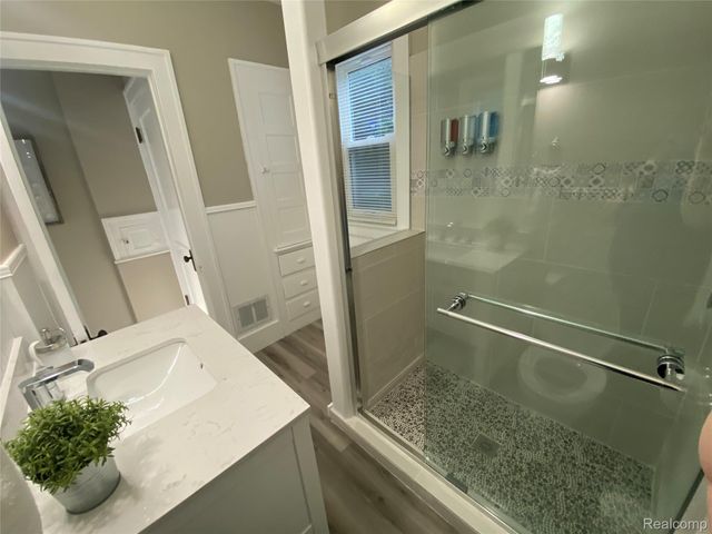 15551 N Park Avenue, Eastpointe, MI 48021