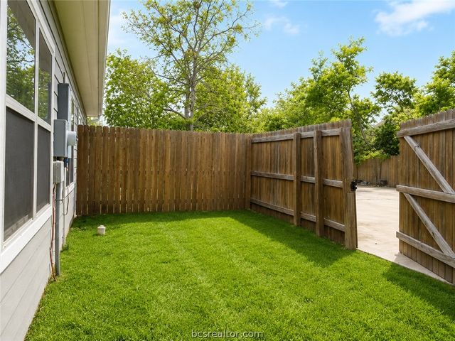 405 A&B Ash Street, College Station, TX 77840