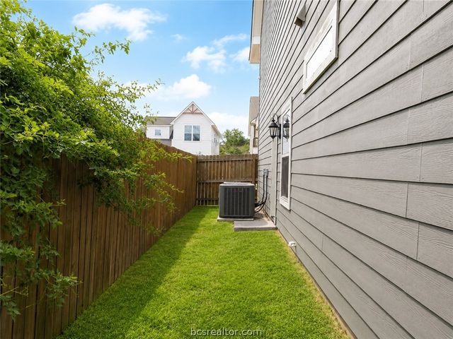 405 A&B Ash Street, College Station, TX 77840