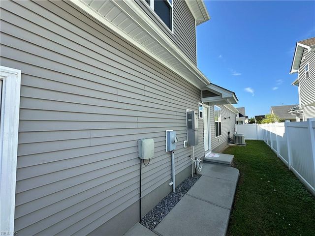 2212 Martlet LN, Virginia Beach, VA 23456