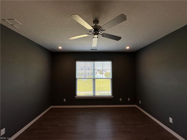 2212 Martlet LN, Virginia Beach, VA 23456