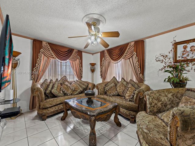 871 SE 5th Pl, Hialeah, FL 33010