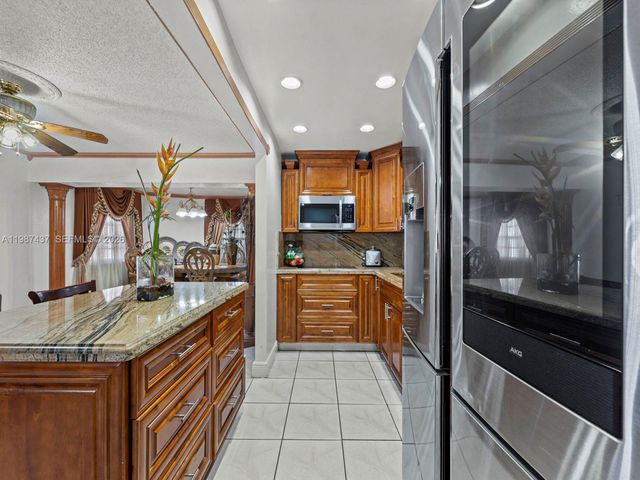 871 SE 5th Pl, Hialeah, FL 33010