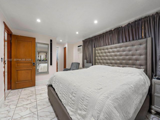 871 SE 5th Pl, Hialeah, FL 33010