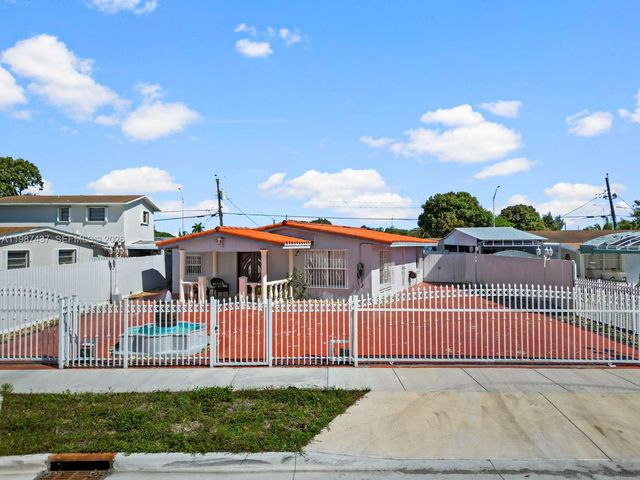 871 SE 5th Pl, Hialeah, FL 33010