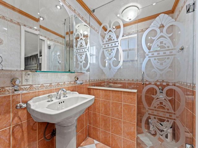 871 SE 5th Pl, Hialeah, FL 33010