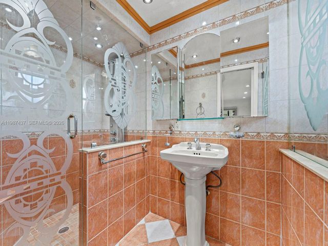 871 SE 5th Pl, Hialeah, FL 33010