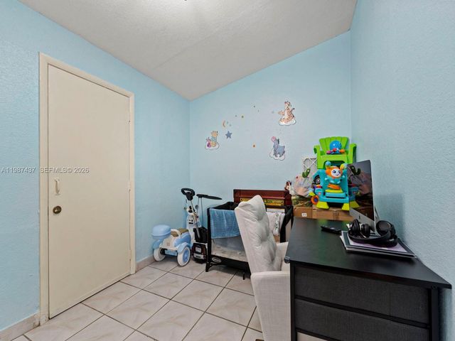 871 SE 5th Pl, Hialeah, FL 33010