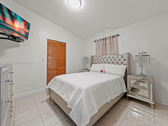 871 SE 5th Pl, Hialeah, FL 33010