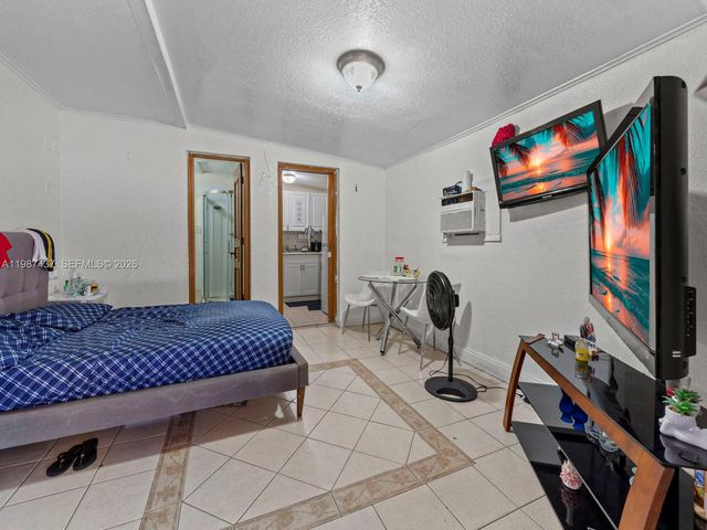 871 SE 5th Pl, Hialeah, FL 33010