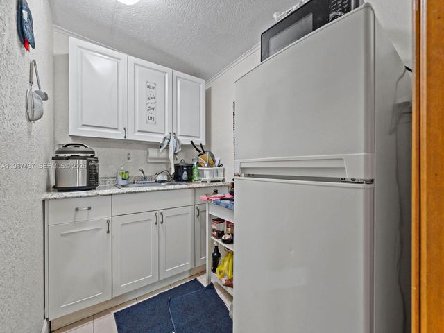 871 SE 5th Pl, Hialeah, FL 33010