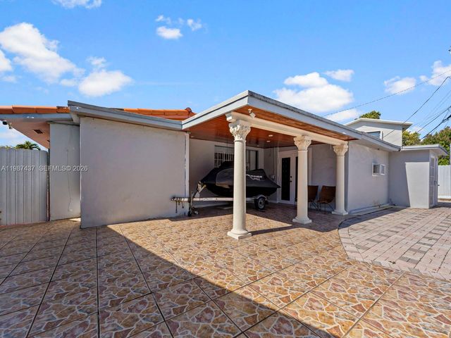 871 SE 5th Pl, Hialeah, FL 33010