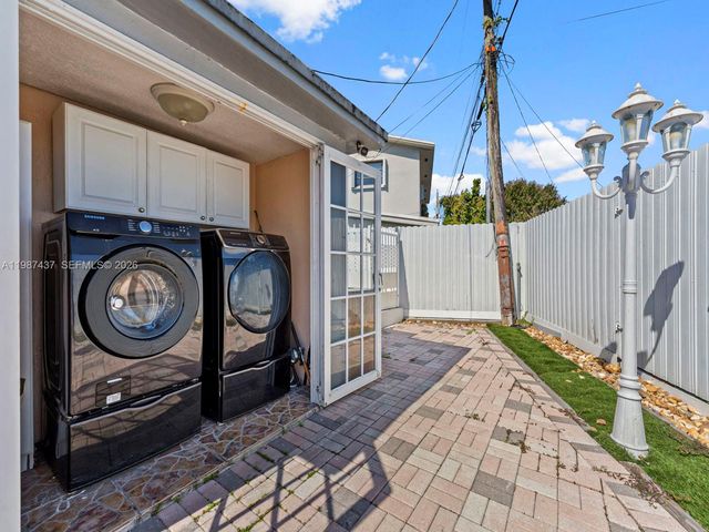 871 SE 5th Pl, Hialeah, FL 33010