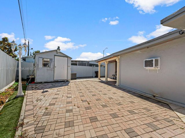 871 SE 5th Pl, Hialeah, FL 33010