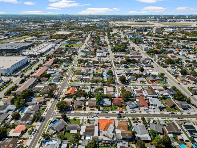 871 SE 5th Pl, Hialeah, FL 33010