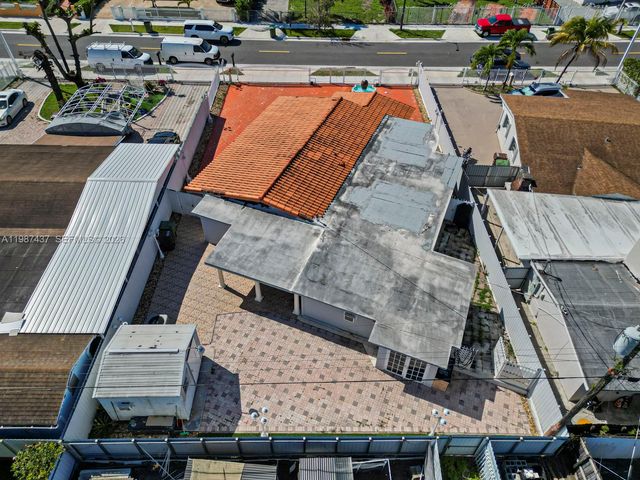 871 SE 5th Pl, Hialeah, FL 33010