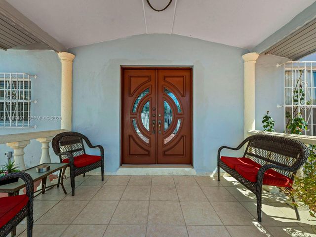 871 SE 5th Pl, Hialeah, FL 33010