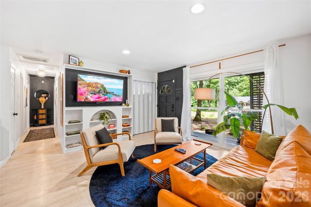 4508 Ivanhoe Place, Charlotte, NC 28205