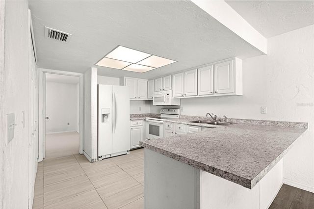 15203 SANDALWOOD DRIVE 203, Wildwood, FL 34785