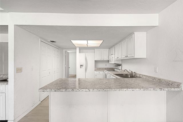 15203 SANDALWOOD DRIVE 203, Wildwood, FL 34785