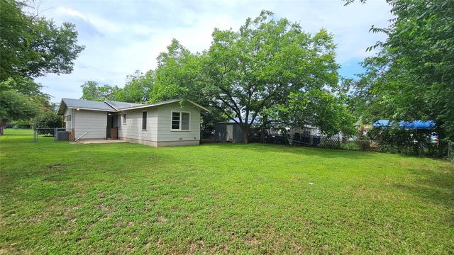 1005 Cecelia ST, Taylor, TX 76574