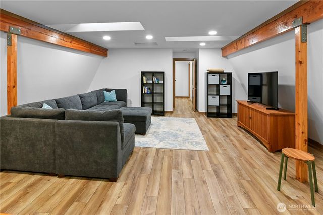 16319 Alpine Drive E, Enumclaw, WA 98022