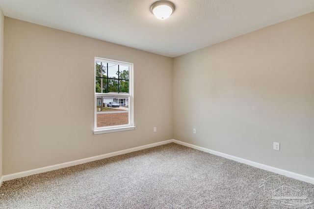 5601 Riviera Dr, Milton, FL 32583